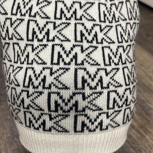 Michael Kors reversible hat - Picture 6 of 7